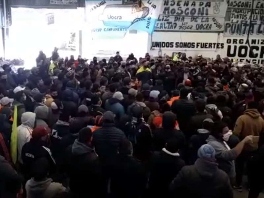 Juntada prohibida de la UOCRA de Vergara en un galpón de Tolosa: todos apretados y este viernes volverán a aglomerarse