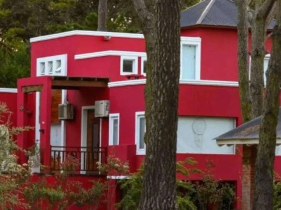 Viajó a Cariló, le habían usurpado la casa y la habían pintado de otro color 