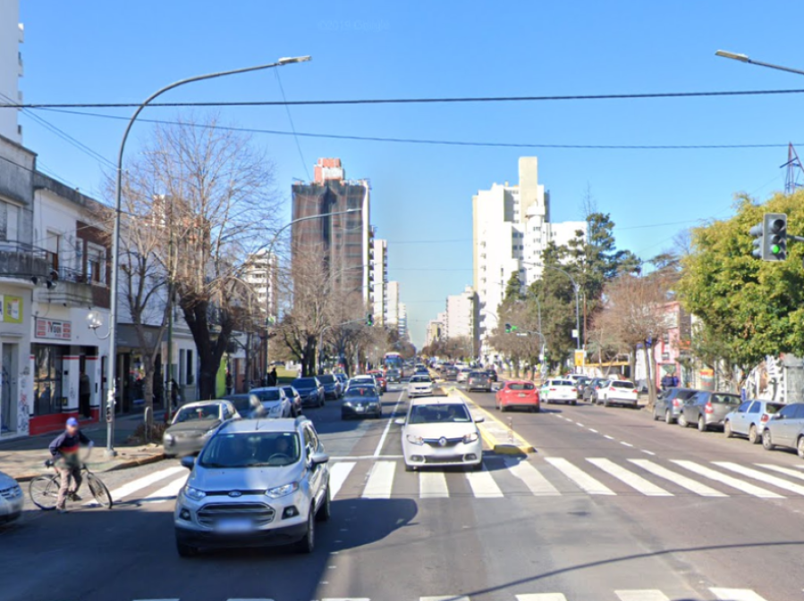 De 7 y 37 a Ensenada: feroz persecución, piedrazos y un sospechoso se autolesionó con un arma blanca