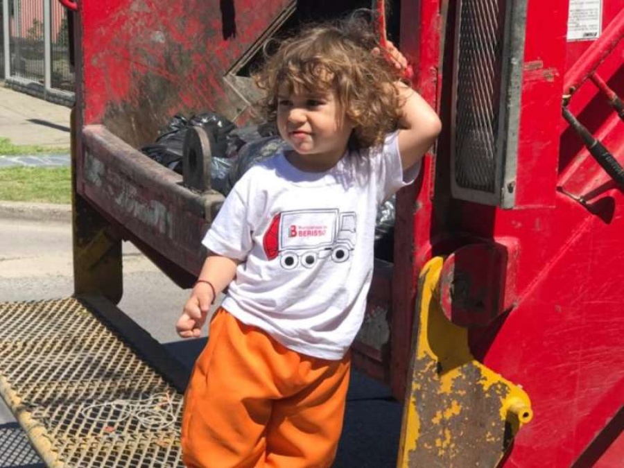 Un niño de Berisso cumplió 3 años y lo festejó con sus héroes: los recolectores de residuos