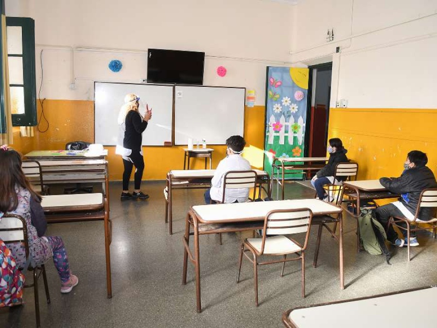 Así volverán las clases presenciales en La Plata: optativas, control de la fiebre y actividades máximas de 90 minutos