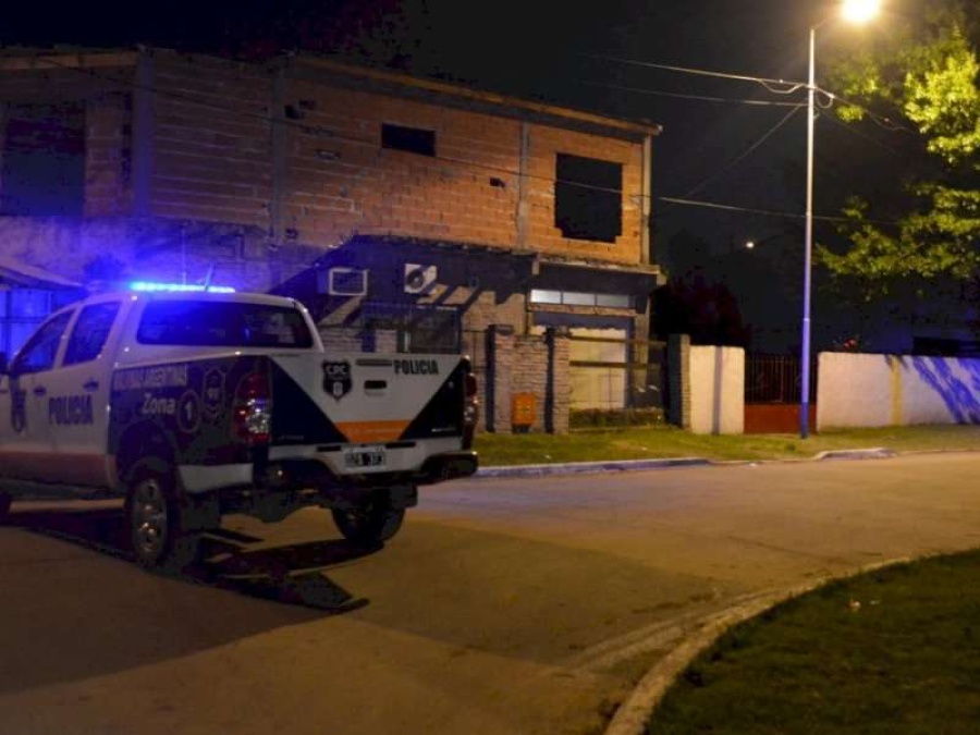 Brutal ataque en Berisso: le gatilló varias veces a un joven pero el proyectil no salió de milagro