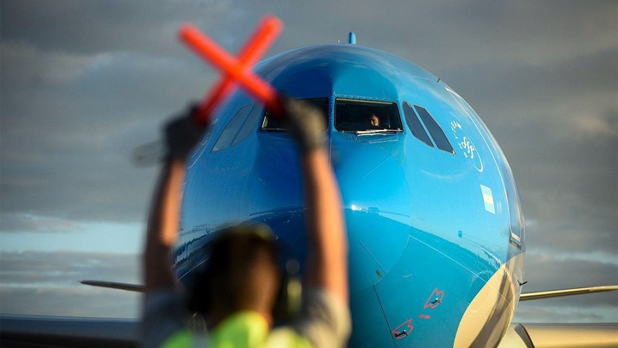 Parte un nuevo vuelo en busca de un millón de dosis de la Sinopharm