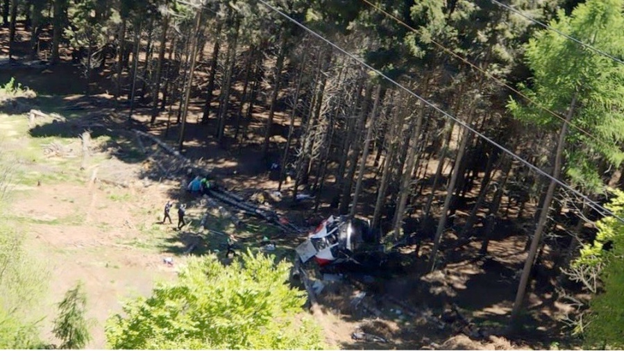 La caída de un teleférico en Italia provocó ocho muertos y dos heridos graves
