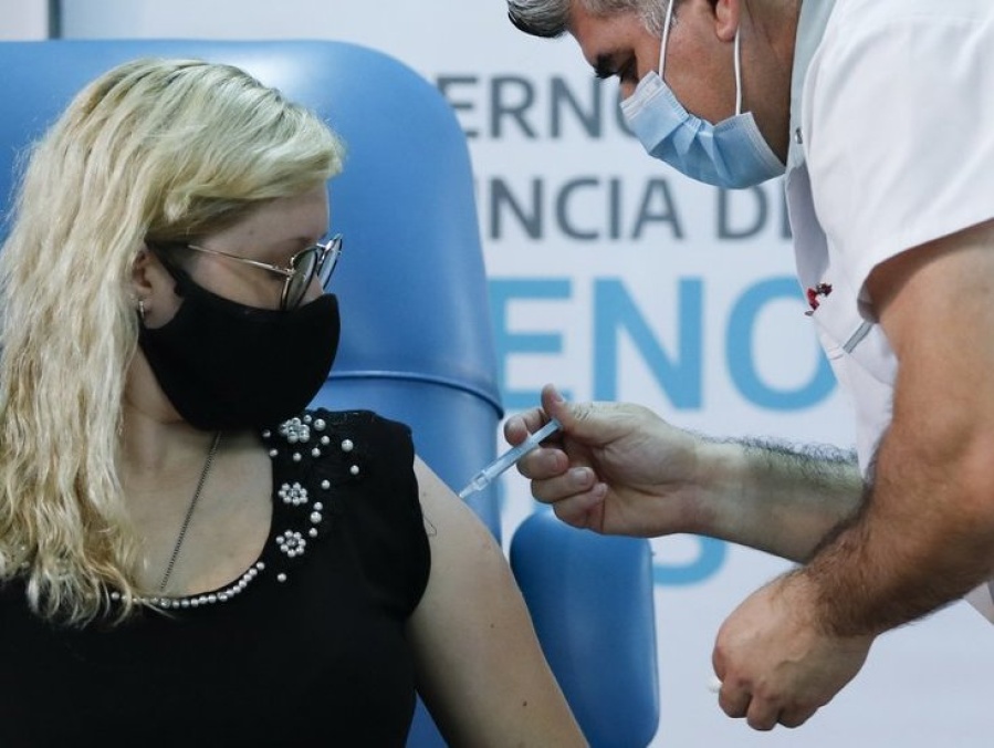 En Argentina, más de 6 millones de personas ya recibieron la primera dosis contra el COVID-19
