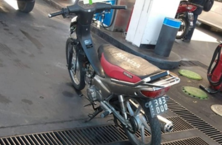 ”Es mi herramienta de trabajo”: Robaron una moto y la buscan en La Plata