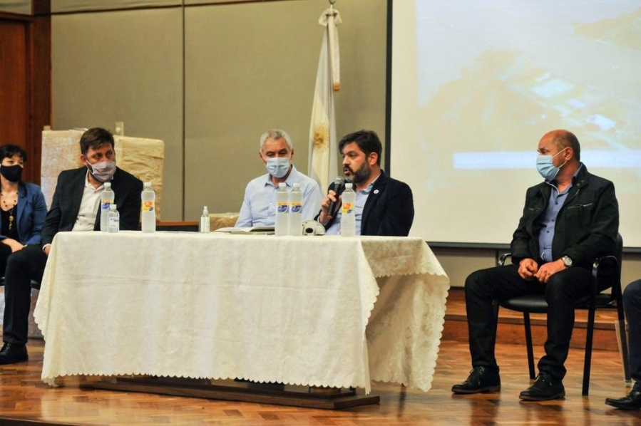 ABSA: Kicillof encara la obra más importante para La Plata en años