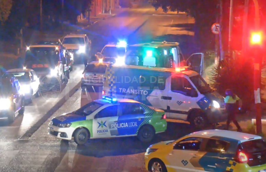 Una mujer fue atropellada por un automovilista en avenida 122