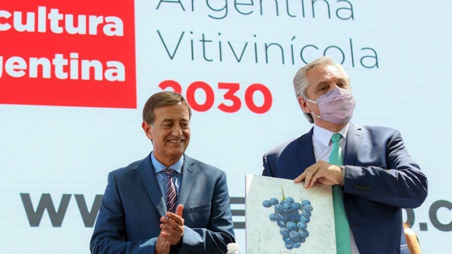 En Mendoza, Alberto Fernández reiteró el compromiso para que los productos industrializados paguen menos retenciones