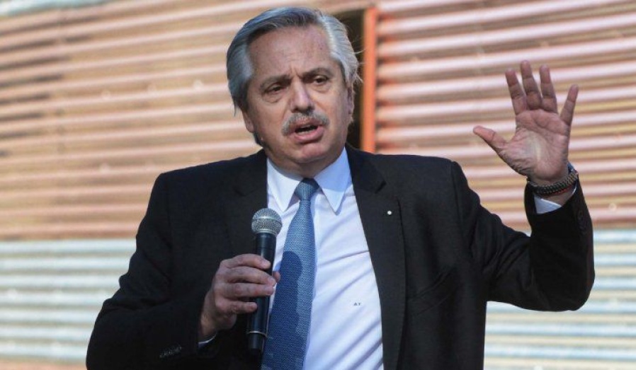 Alberto Fernández promulga una ley que da beneficios a bomberos