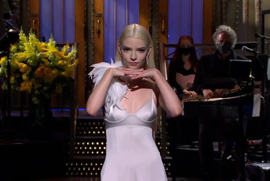 Furor en las redes luego de que Anya Taylor-Joy hablara en ”Argentino” en el Saturday Night Live