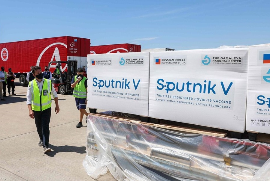 En febrero llegarían 3 millones de vacunas de AstraZeneca y negocian para comprar 10 millones de dosis más de Sputnik V