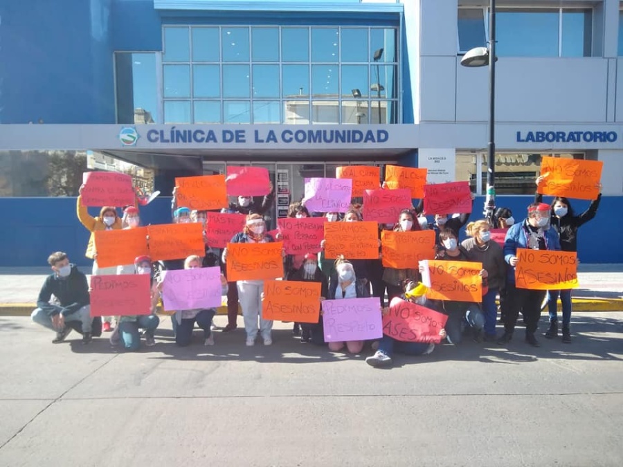 “No somos asesinos”: el grito desesperado de los médicos de la Clínica de la Comunidad de Ensenada que cerró sus puertas