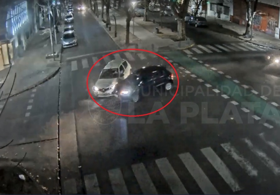 Chocaron dos autos en 2 y 60, y una mujer se descompensó