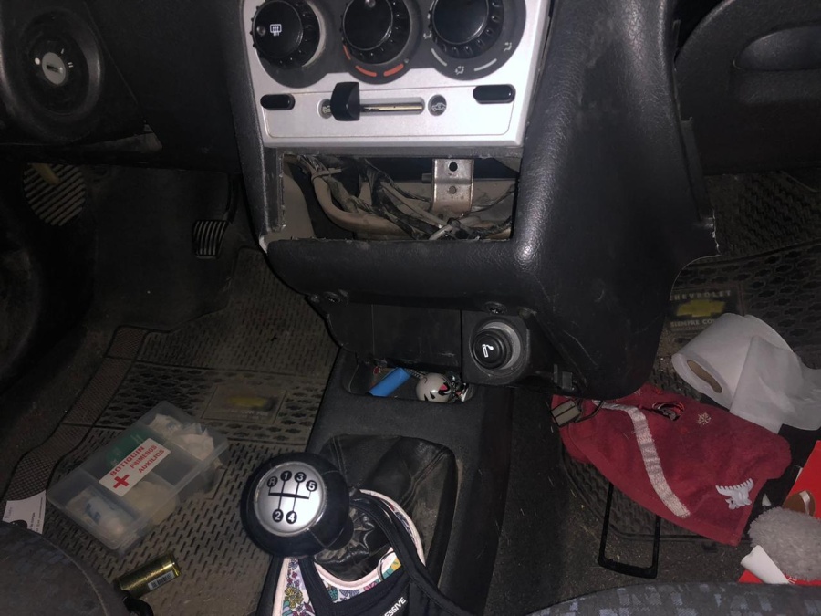 Forzaron y entraron a su auto en 4 y 40 y buscan los documentos en toda la zona: “Ningún vecino vio nada”