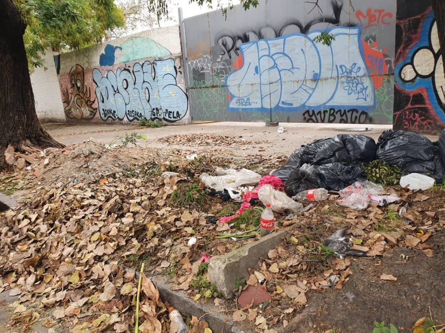 Vecinos de Barrio Hipódromo denuncian un basural a cielo abierto