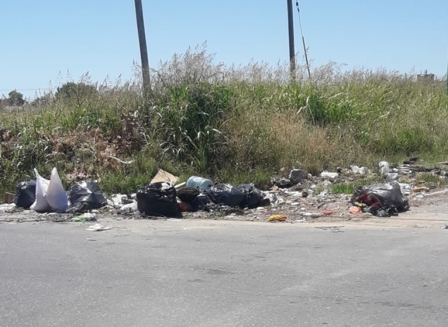 En Villa Elvira y Altos de San Lorenzo queman basurales y sufren los niños con asma: ”Nadie hace nada para evitarlo”