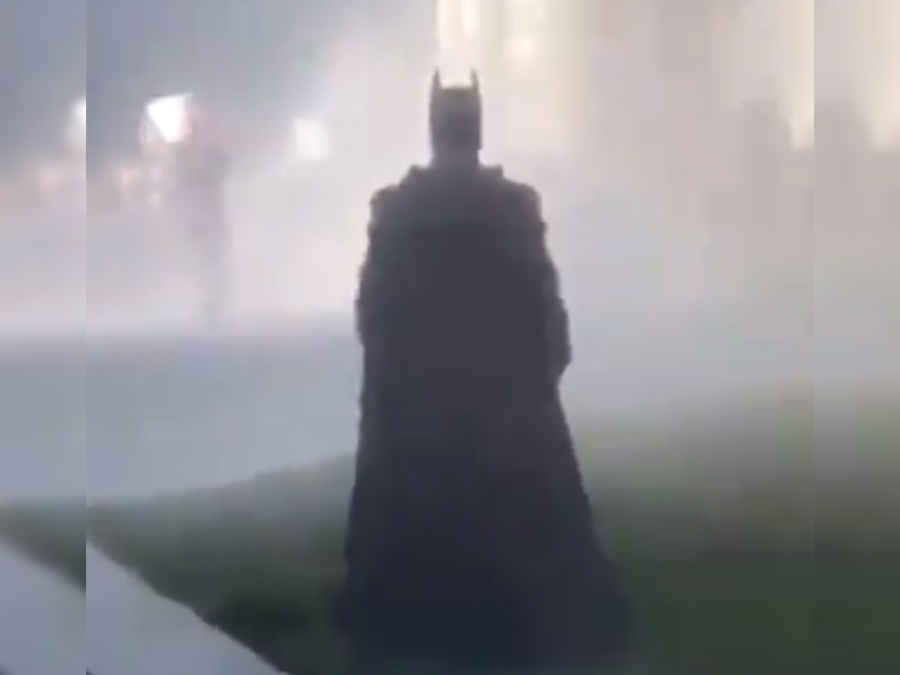Un hombre vestido de Batman irrumpió en el Capitolio de Estados Unidos y el video es furor en las redes