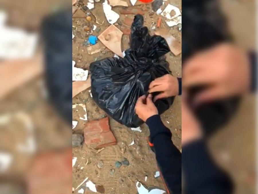 Escuchó el llanto de un perro y cuando se acercó era un bebé abandonado en una bolsa de supermercado