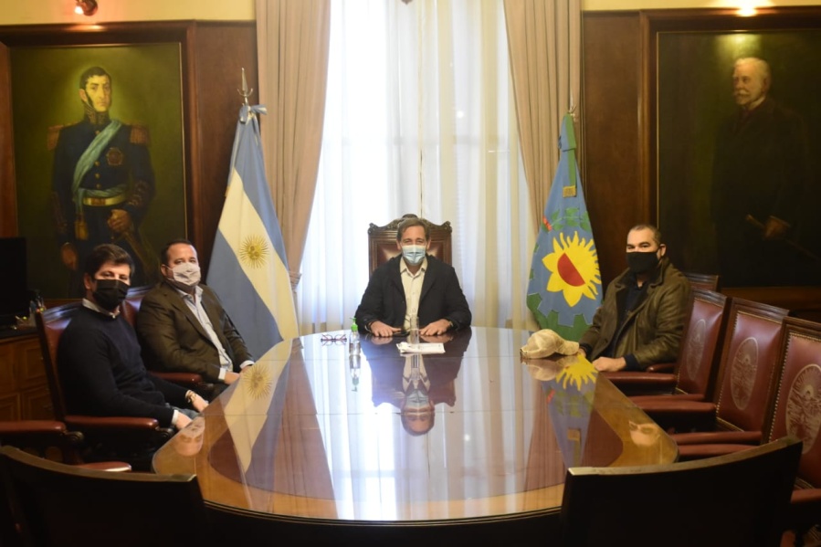 Garro recibió a José Luis Chilavert para seguir promoviendo el trabajo conjunto entre el Municipio y la comunidad paraguaya