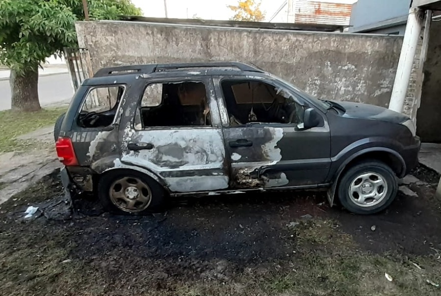 El ”Loco de los Bidones” hace estragos en Berisso: los vecinos piden que lo internen de forma urgente