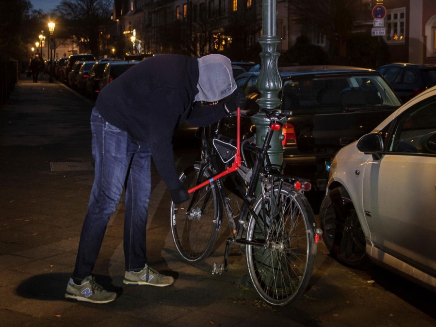 Detuvieron toda una familia platense por robar una bicicleta y querer venderla en las redes