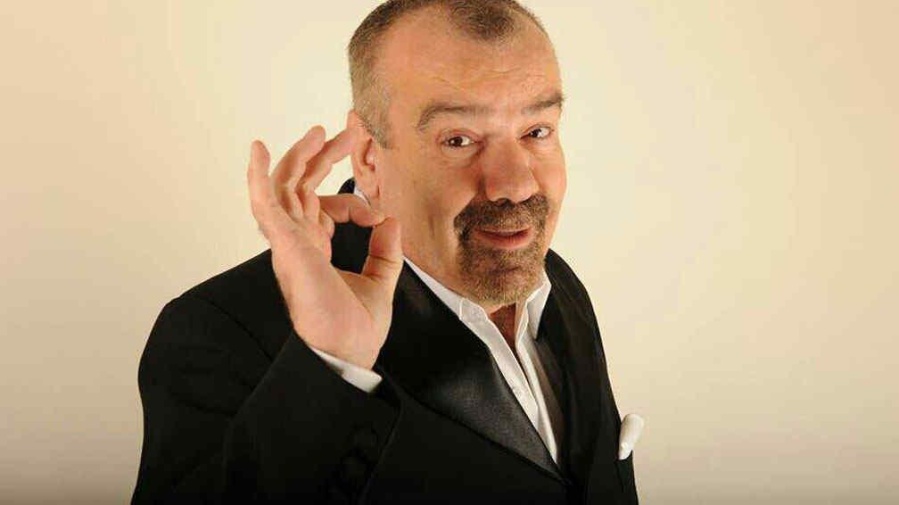 Gran preocupación por la salud del humorista Carlos Sánchez