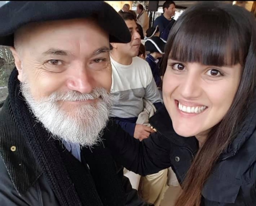 Crearon una página para apoyar al ex cura platense Raúl Sidders con fotos de niños y relatos de ex alumnas: ”No somos tontos”