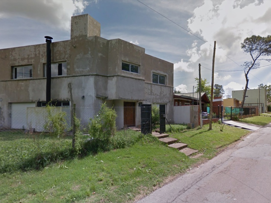 Entraron a una casa de Villa Elisa, golpearon brutalmente a un hombre, robaron y huyeron