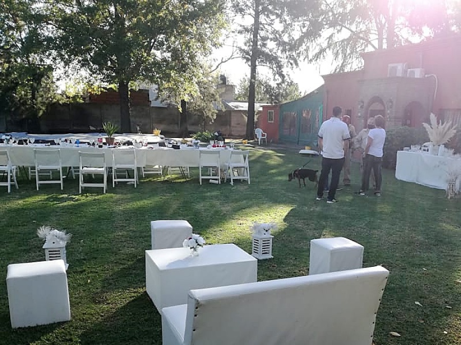 En Rosario armaron una fiesta de casamiento clandestina al lado de un geriátrico: los novios quedaron detenidos