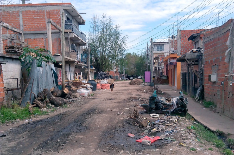 Casi el 10% de la población de Argentina vive en casas precarias