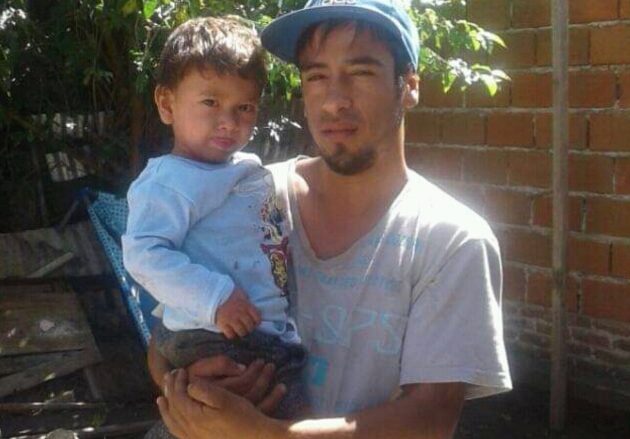 Una familia de Los Hornos denunció que el municipio les prometió una casilla hace 4 años y nunca cumplieron: ”Se llueve todo”