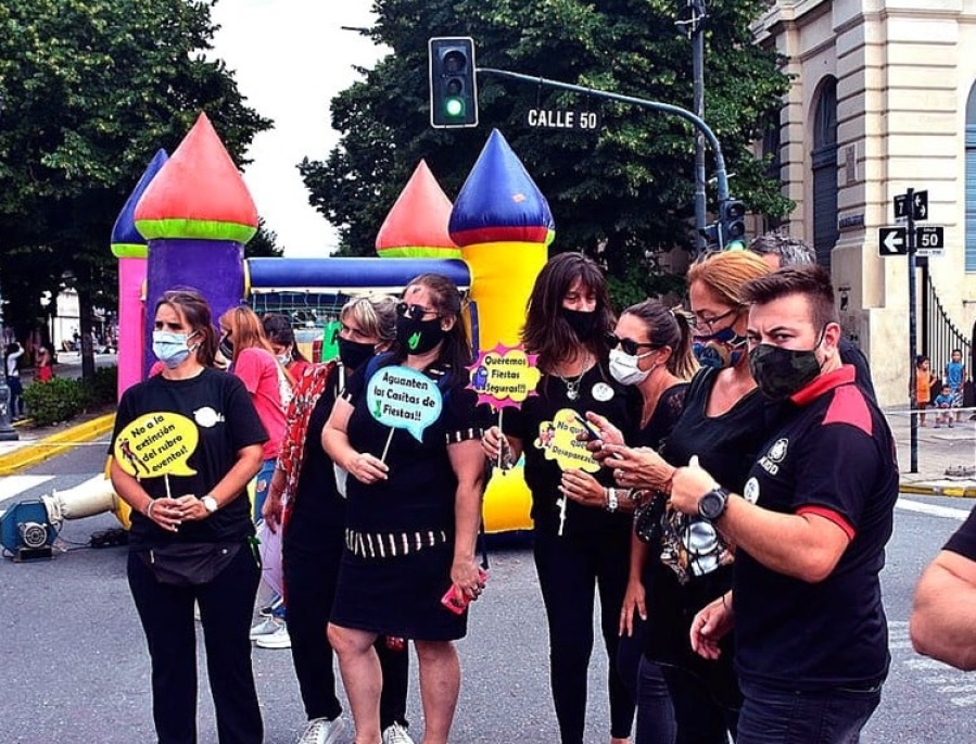 ”Nos insultan y nos denuncian pero estamos habilitados”: el drama oculto de los salones de fiestas de La Plata