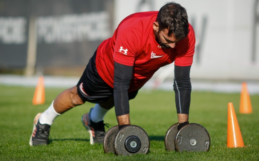 Un futbolista de Estudiantes acordó su llegada a otro club pero Zielinski no lo deja ir