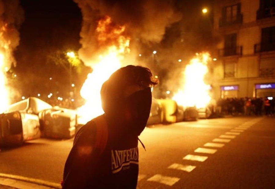 Van cuatro noches de disturbios en España por el encarcelamiento del rapero Pablo Hasel