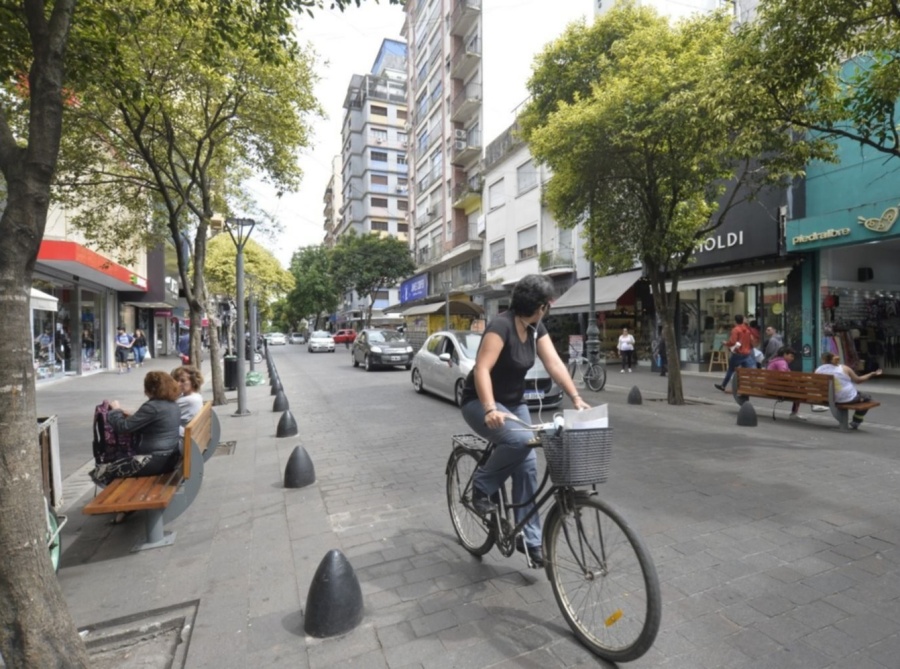 Enojo y preocupación de los comerciantes de La Plata por el nuevo horario bancario: creen que caerán las ventas