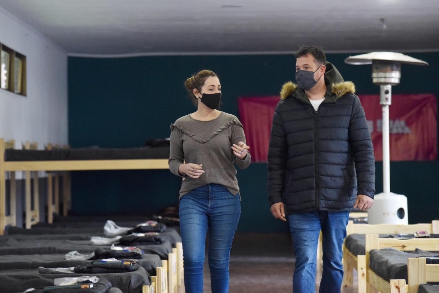 Julieta Quintero y Darío Alfano recorrieron el nuevo parador municipal para platenses en situación de calle