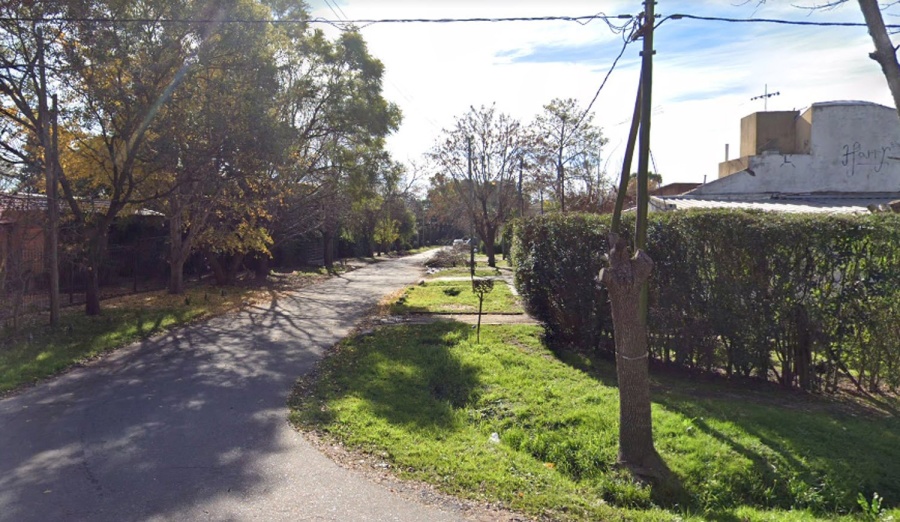 Simuló que hacía deporte en City Bell y sorprendió con un arma a una joven en plena vía pública