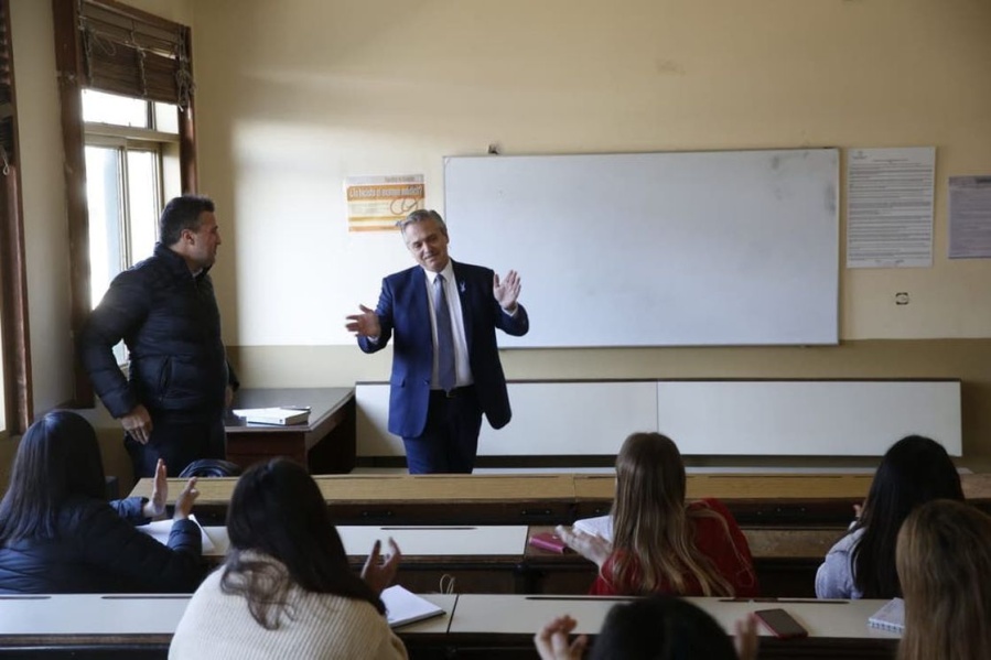 Alberto Fernández fue profesor del Colegio Nacional de La Plata por 40 minutos