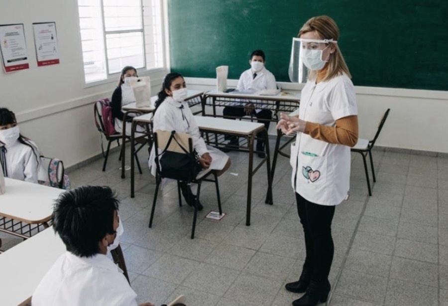 El Gobierno decretó la extensión del Distanciamiento social y priorizó la vuelta a las clases presenciales