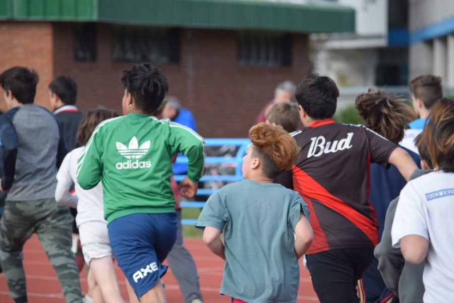 Sin barbijos y sin abrazos: El protocolo oficial para las clases de Educación Física en las escuelas de La Plata