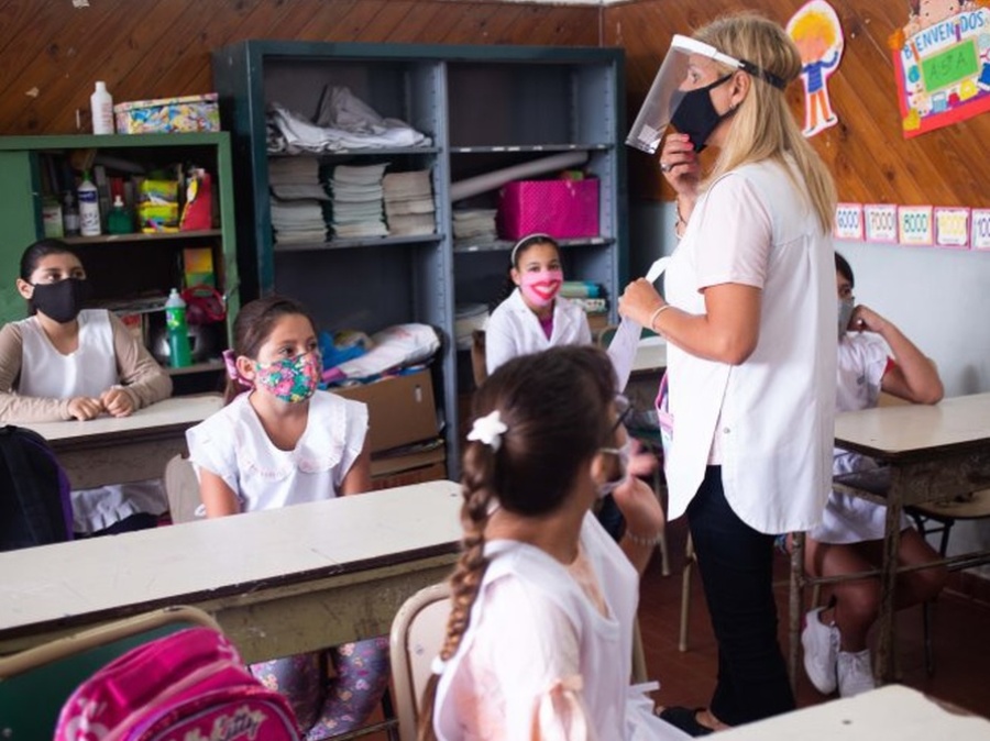 Provincia testeará a docentes, auxiliares y trabajadores de la educación para saber si tienen COVID-19