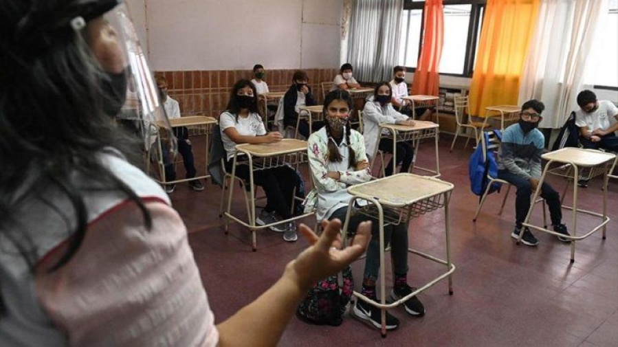 Córdoba suspendió las clases presenciales por el aumento de casos de COVID-19