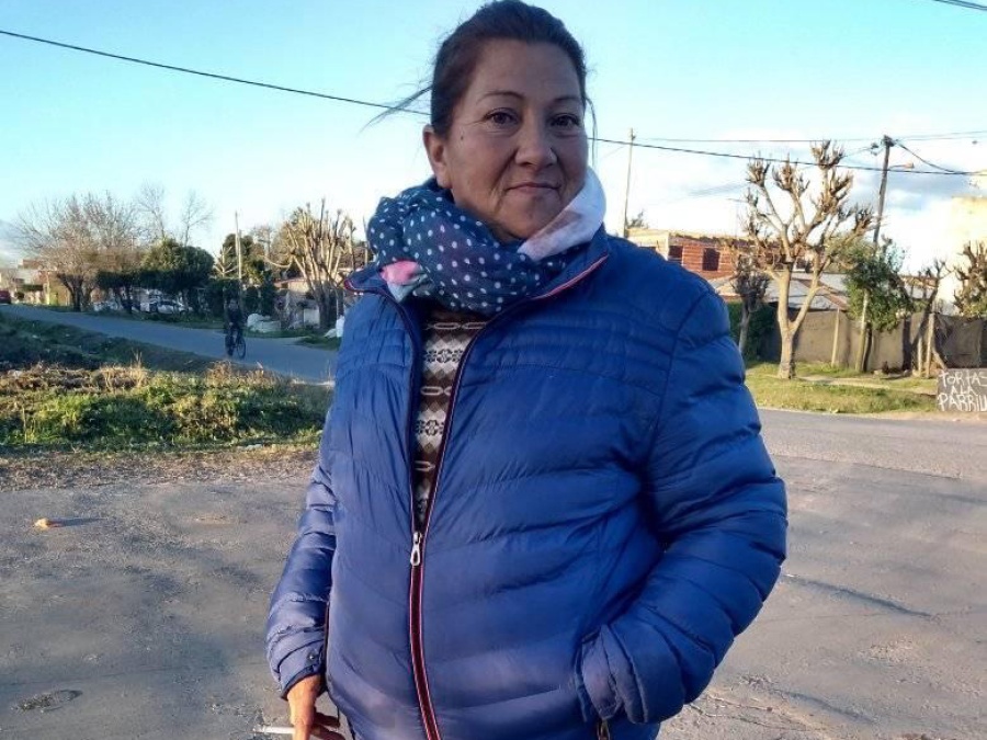 Un policía asesinó a su hijo hace 7 años en La Plata y ahora necesita ayuda para cremarlo: ”Quiero tenerlo en mi casa”