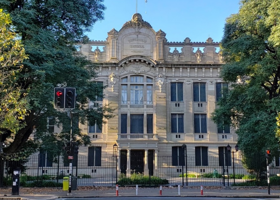Un papá del Colegio Nacional de La Plata estalló por un docente que habló mal de Carolina Píparo en clase: ”Ya mandé un mail”