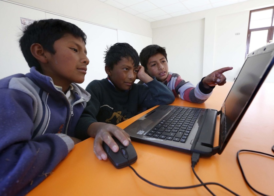La UNLP capacitará a las organizaciones sociales para darle acceso a internet a los barrios populares