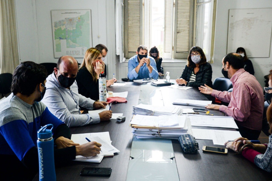 Alertaron por los pocos cuidados en el Concejo Deliberante de La Plata: quisieron hacer 4 reuniones seguidas en la misma sala