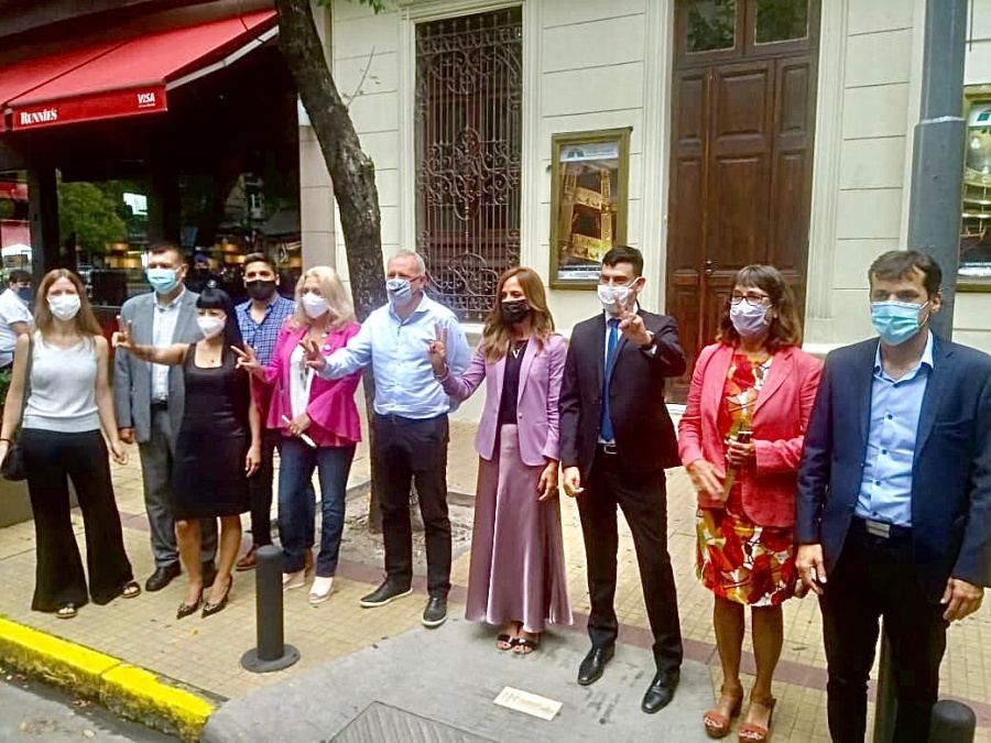 Con la firma de 12 políticos platenses, el Frente de Todos publicó una solicitada apoyando las medidas de Alberto Fernández