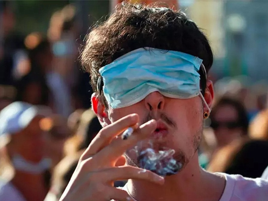 La persona que se niega a cumplir las normas para evitar el contagio ya tiene definición: ”Covidiota”