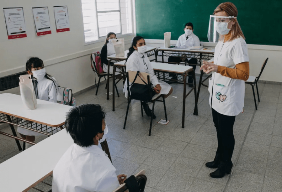 El Gobierno busca garantizar la presencialidad desde el inicio del ciclo lectivo en marzo